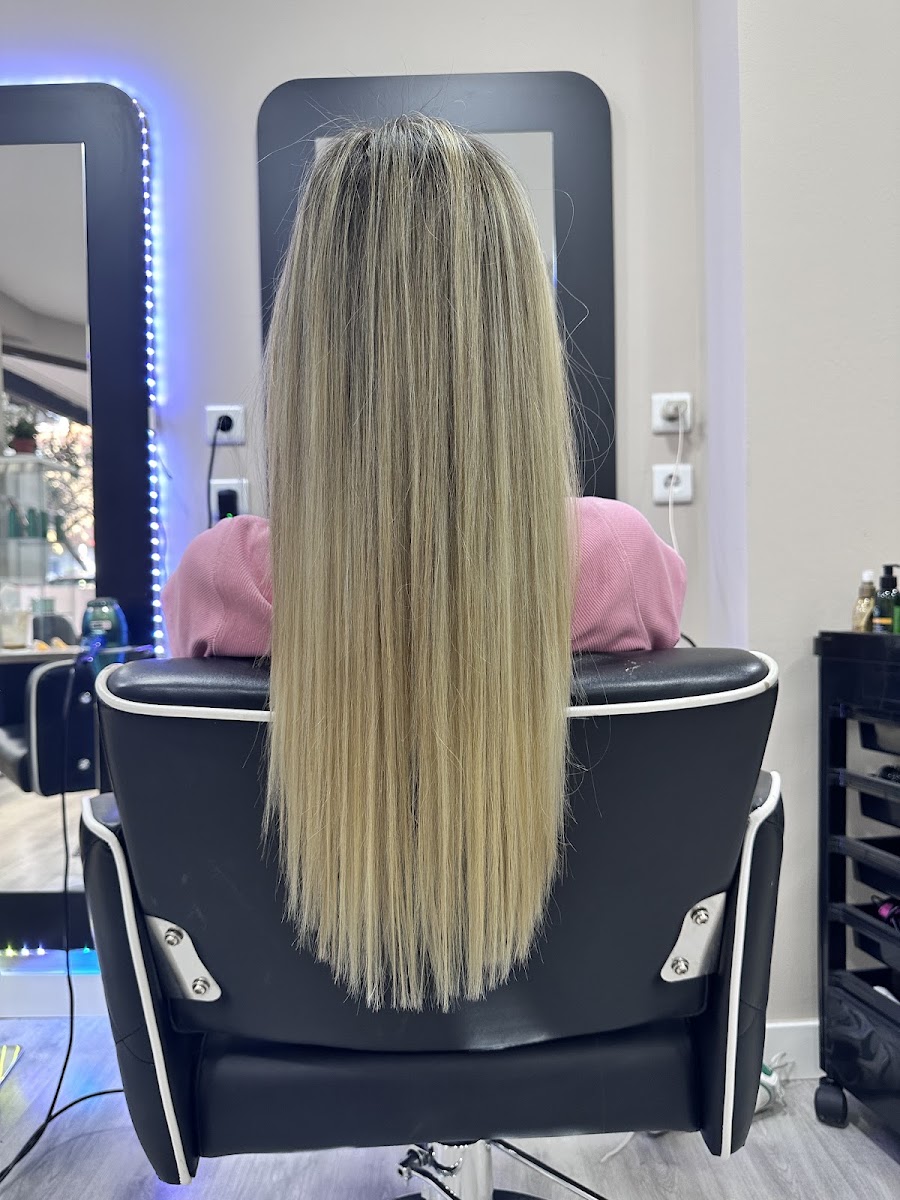 Color y corte realizados en DHF Estilistas